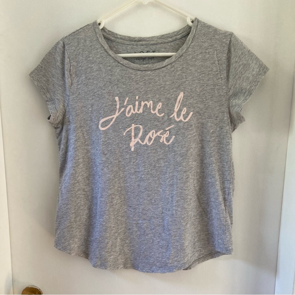 ⭐️💲5 add-on⭐️ LOFT - J’aime le rose T-shirt - EUC